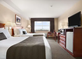 Days Inn & Suites by Wyndham Langley hotel thumbnail 8
