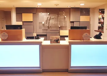 Holiday Inn Express & Suites Surrey by IHG hotel thumbnail 3