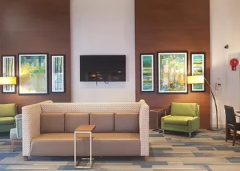 Holiday Inn Express & Suites Surrey by IHG hotel thumbnail 4