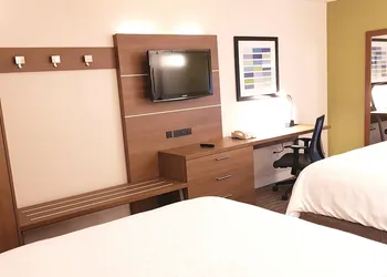 Holiday Inn Express & Suites Surrey by IHG hotel thumbnail 7
