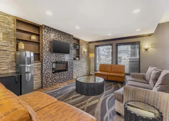 Best Western Plus Country Meadows Inn hotel thumbnail 3