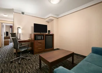 Best Western Plus Pitt Meadows Inn & Suites hotel thumbnail 4