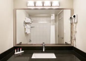 Best Western Plus Pitt Meadows Inn & Suites hotel thumbnail 5