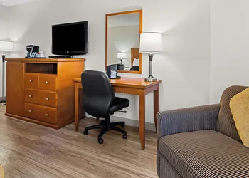 Best Western Plus Langley Inn hotel thumbnail 3