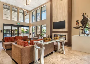 Best Western Plus Burnaby Hotel hotel thumbnail 4