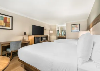 Best Western Plus Burnaby Hotel hotel thumbnail 8