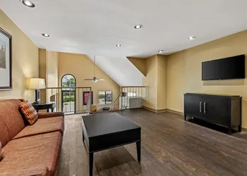 Suburban Studios Brentwood – Nashville hotel thumbnail 2