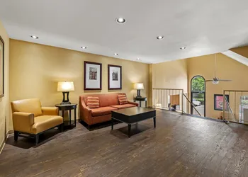 Suburban Studios Brentwood – Nashville hotel thumbnail 7