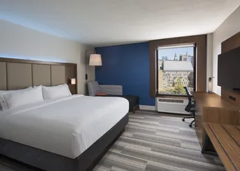 Holiday Inn Express Nashville Downtown - Broadway by IHG hotel thumbnail 4