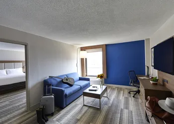 Holiday Inn Express Nashville Downtown - Broadway by IHG hotel thumbnail 5