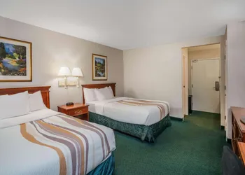La Quinta Inn & Suites by Wyndham Nashville Franklin hotel thumbnail 5
