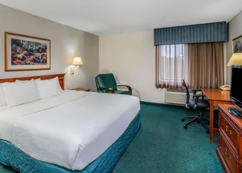 La Quinta Inn & Suites by Wyndham Nashville Franklin hotel thumbnail 6