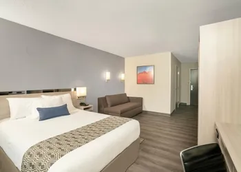 Quality Inn & Suites Nashville - Bellevue hotel thumbnail 6