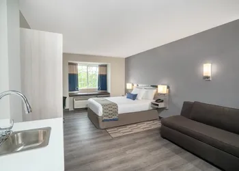 Quality Inn & Suites Nashville - Bellevue hotel thumbnail 8
