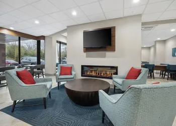 La Quinta Inn & Suites by Wyndham Nashville Airport/Opryland hotel thumbnail 4