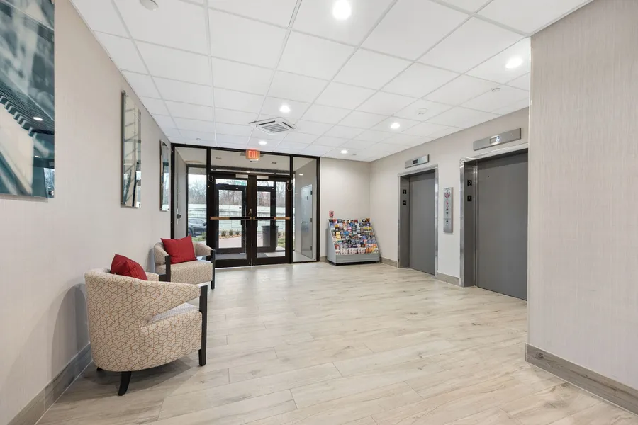 La Quinta Inn & Suites by Wyndham Nashville Airport/Opryland hotel detail image 6