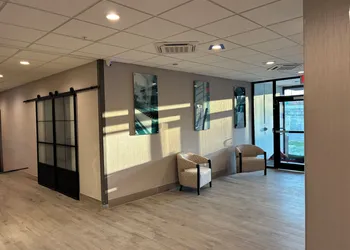 La Quinta Inn & Suites by Wyndham Nashville Airport/Opryland hotel thumbnail 3
