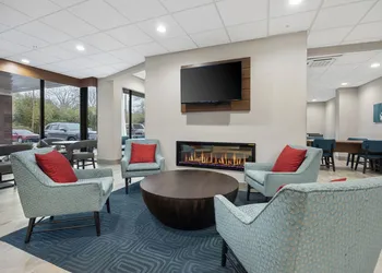 La Quinta Inn & Suites by Wyndham Nashville Airport/Opryland hotel thumbnail 4