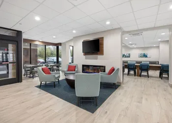 La Quinta Inn & Suites by Wyndham Nashville Airport/Opryland hotel thumbnail 5