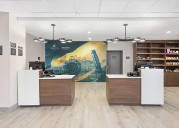 La Quinta Inn & Suites by Wyndham Nashville Airport/Opryland hotel thumbnail 8