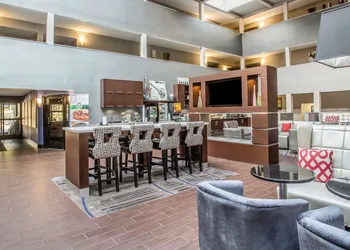 Quality Suites Nashville Airport hotel thumbnail 3