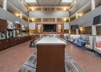 Quality Suites Nashville Airport hotel thumbnail 7