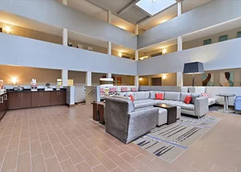 Quality Suites Nashville Airport hotel thumbnail 8