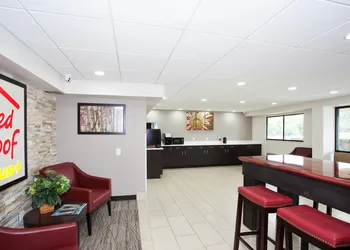 Red Roof Inn PLUS+ Nashville South - Fairgrounds hotel thumbnail 5