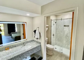 Brentwood Inn & Suites hotel thumbnail 3