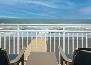 Courtyard by Marriott Virginia Beach Oceanfront/North 37th Street hotel thumbnail 7