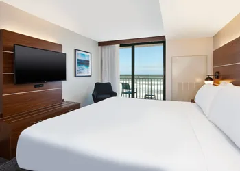 Holiday Inn Express & Suites VA Beach Oceanfront by IHG hotel thumbnail 4