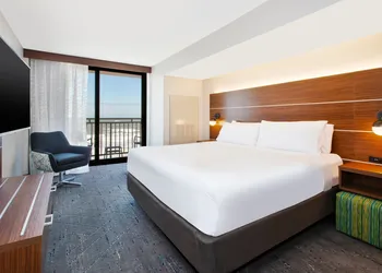 Holiday Inn Express & Suites VA Beach Oceanfront by IHG hotel thumbnail 5