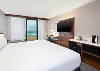 Holiday Inn Express & Suites VA Beach Oceanfront by IHG hotel thumbnail 8