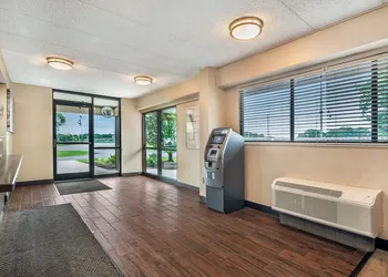 Red Roof Inn Virginia Beach hotel thumbnail 2