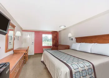 Days Inn by Wyndham Virginia Beach Town Center hotel thumbnail 8
