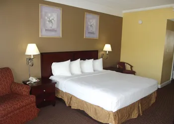 Ambassadors Inn & Suites hotel thumbnail 3