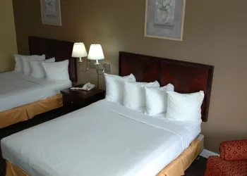Ambassadors Inn & Suites hotel thumbnail 4