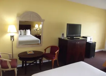 Ambassadors Inn & Suites hotel thumbnail 5