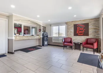 Red Roof Inn Suffolk hotel thumbnail 2