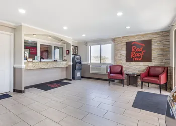 Red Roof Inn Suffolk hotel thumbnail 2