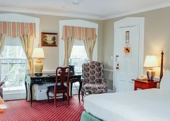 Concord's Colonial Inn hotel thumbnail 7