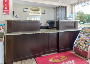 Econo Lodge Virginia Beach Town Center hotel thumbnail 5