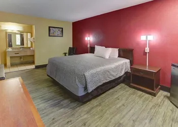 Econo Lodge Virginia Beach Town Center hotel thumbnail 6