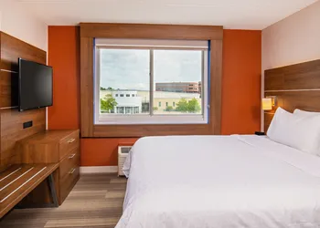 Holiday Inn Express Chesapeake - Norfolk by IHG hotel thumbnail 4