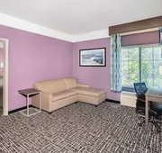 La Quinta Inn & Suites by Wyndham Norfolk hotel detail image 3