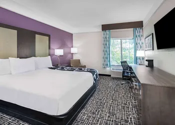 La Quinta Inn & Suites by Wyndham Norfolk hotel thumbnail 5