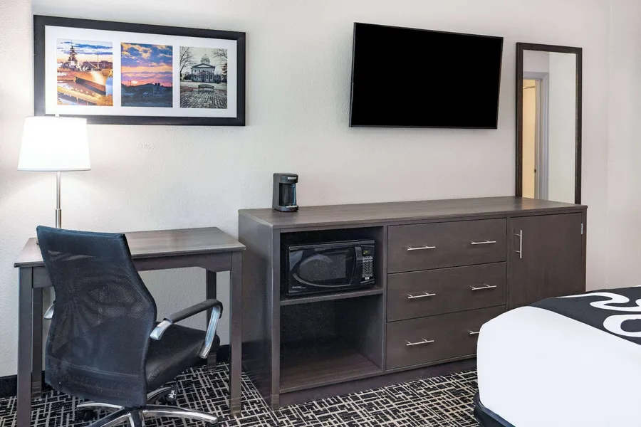 La Quinta Inn & Suites by Wyndham Norfolk hotel detail image 6