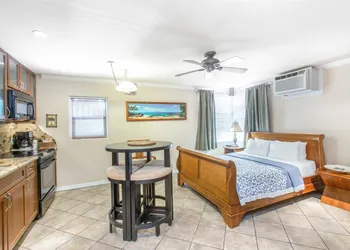 Days Inn by Wyndham Maui Oceanfront hotel thumbnail 4