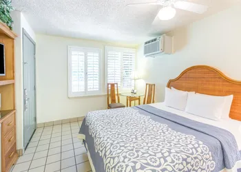 Days Inn by Wyndham Maui Oceanfront hotel thumbnail 5