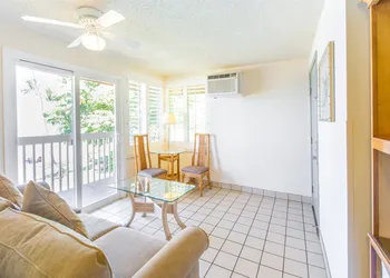 Days Inn by Wyndham Maui Oceanfront hotel thumbnail 6